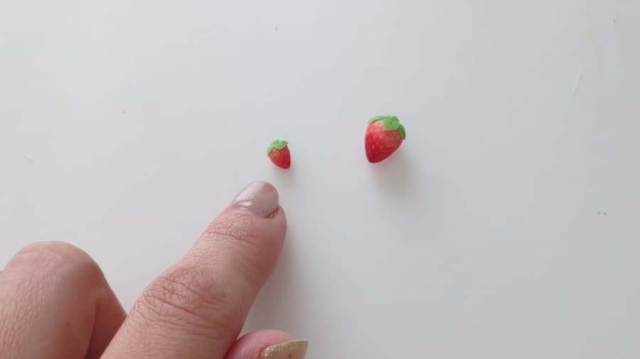 ヘタのついた一粒苺